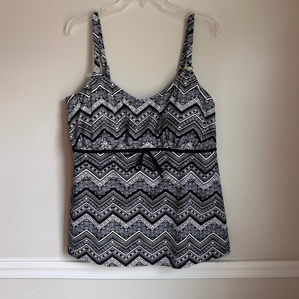 3/$20 💥 NWT Island Waves Women Tankini‎ Swimsuit Top Babydoll Black White Print